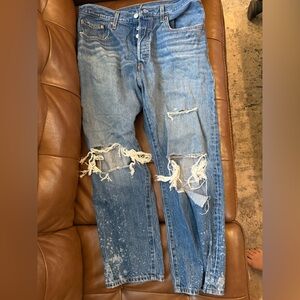 Women’s Levi’s W32 L26 Distressed and Paint Splattered Jeans